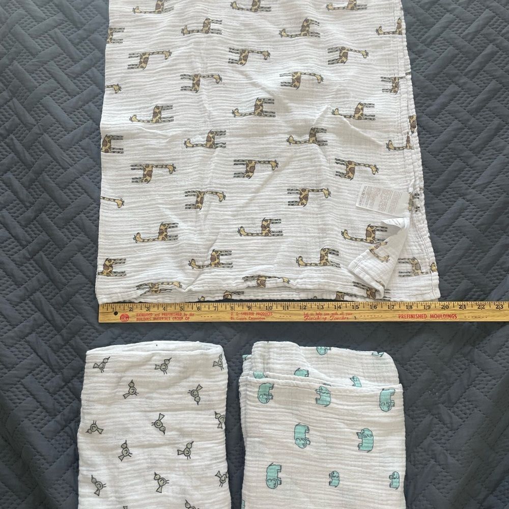 aden + anais Giraffe Print Swaddle Blanket